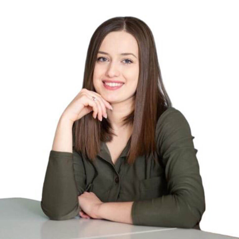 Aleksandra Quiñonez Raxon